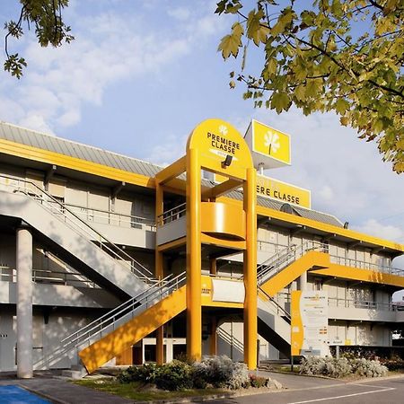 Premiere Classe Lyon Est Aeroport Saint Exupery Екстериор снимка