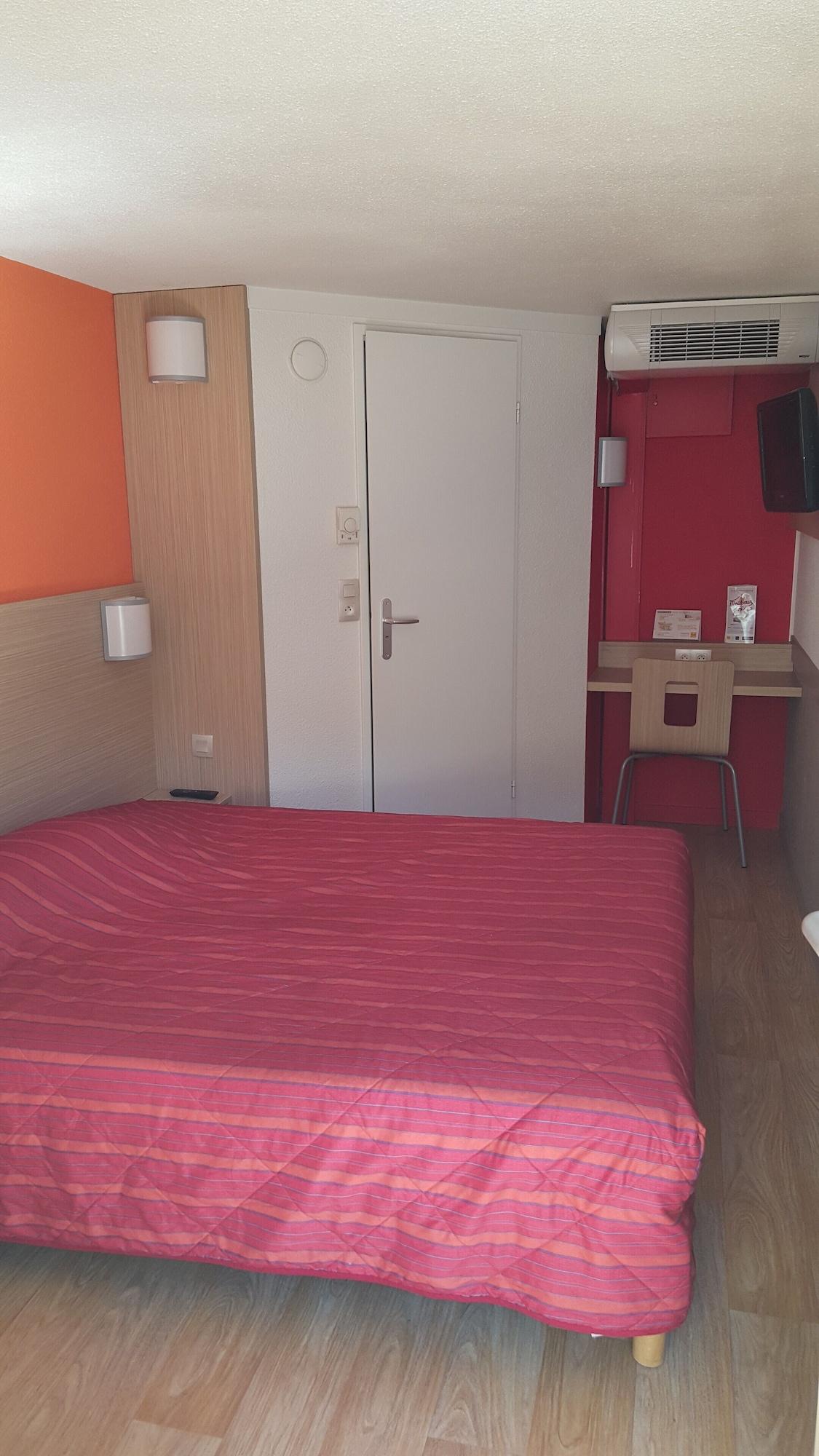 Premiere Classe Lyon Est Aeroport Saint Exupery Екстериор снимка