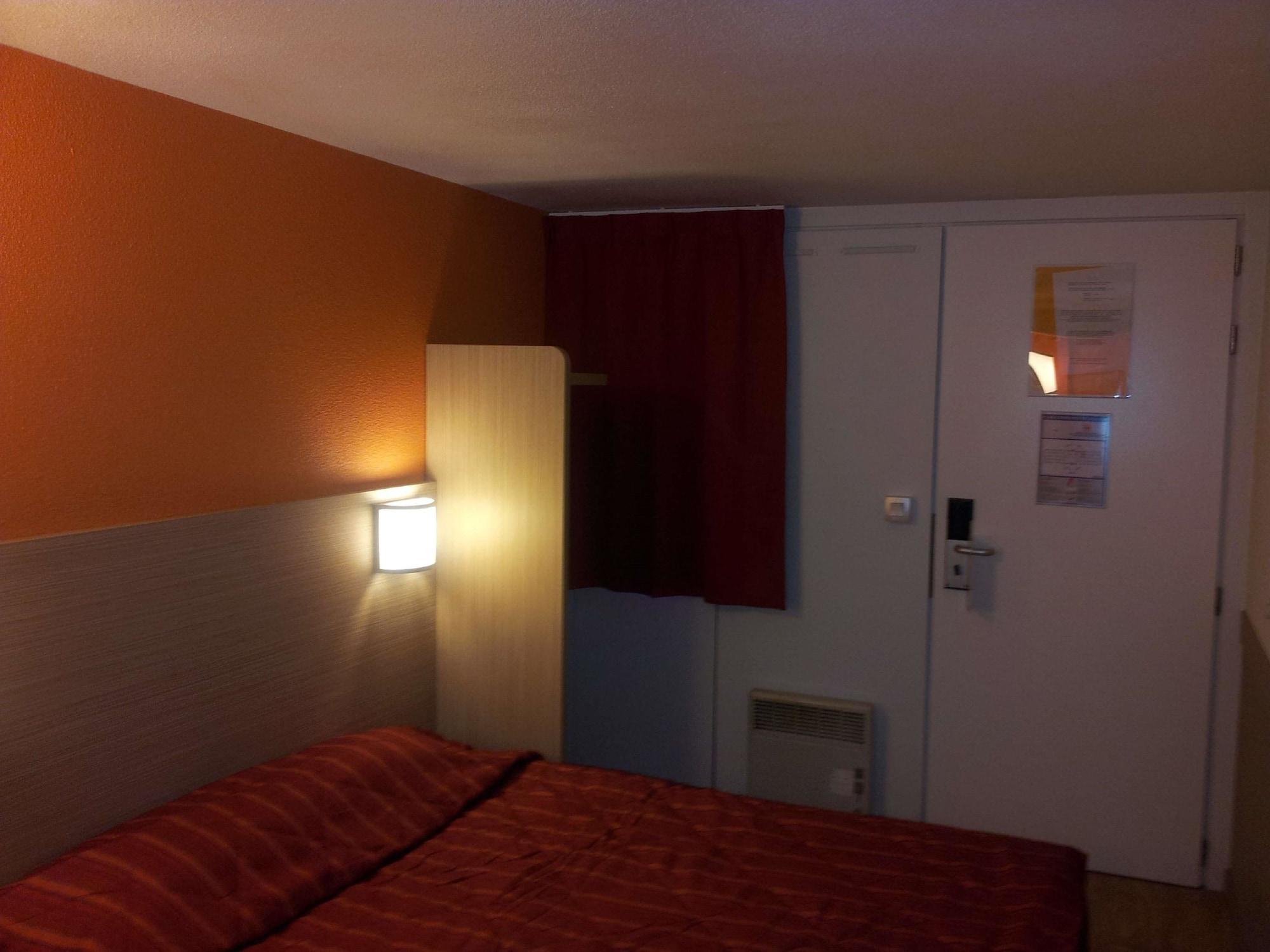 Premiere Classe Lyon Est Aeroport Saint Exupery Екстериор снимка