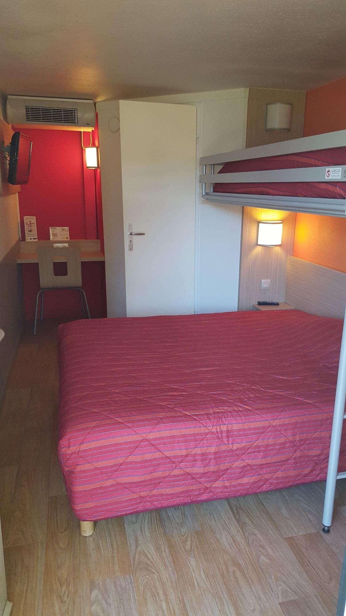 Premiere Classe Lyon Est Aeroport Saint Exupery Екстериор снимка