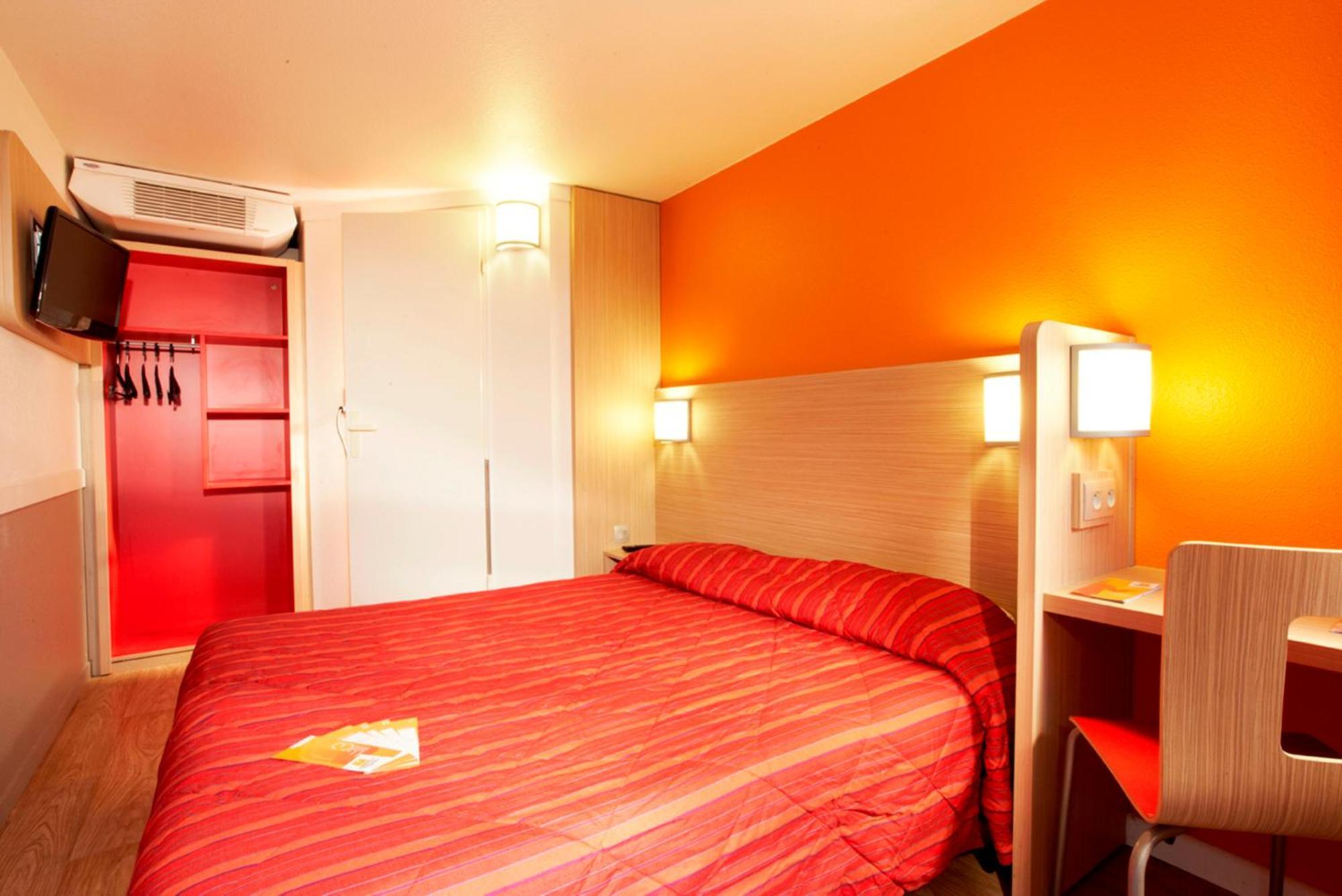 Premiere Classe Lyon Est Aeroport Saint Exupery Екстериор снимка
