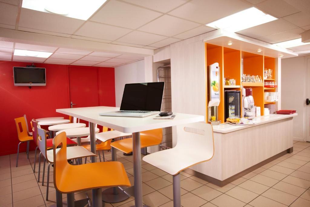 Premiere Classe Lyon Est Aeroport Saint Exupery Екстериор снимка